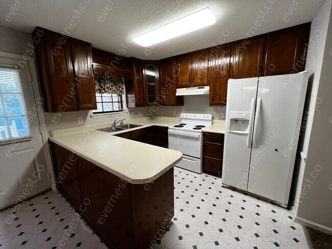 Building Photo - 380 Jamestown Manor Dr
