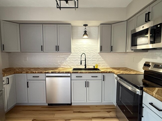 Foto del edificio - 1905 Walnut Ridge Dr