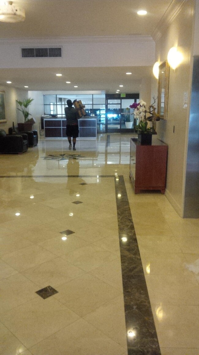 Foto del edificio - 600 W 9th St