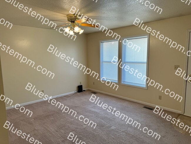 Building Photo - 512/514 N. Cherry St. Cameron, MO 64429