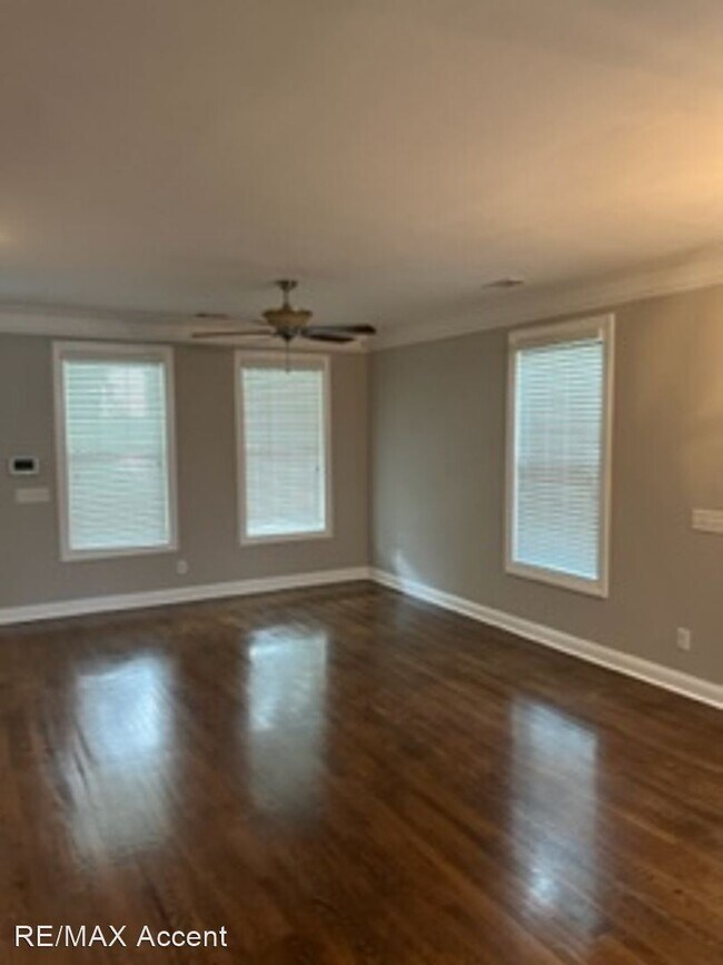 Foto del edificio - 3 br, 4 bath House - 307 Lake View Dr.