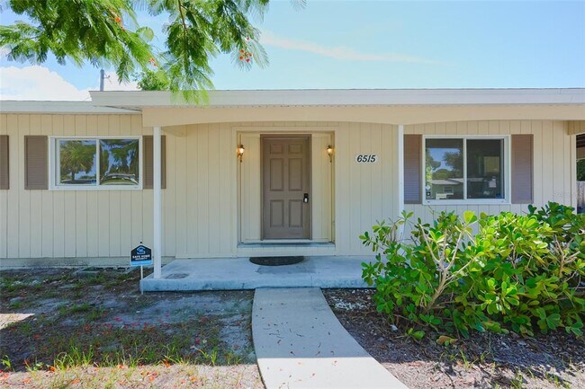 Foto del edificio - 6515 3rd St Ct W