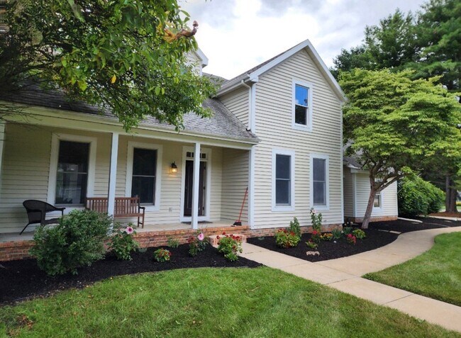Building Photo - 1709 S Walnut Dr