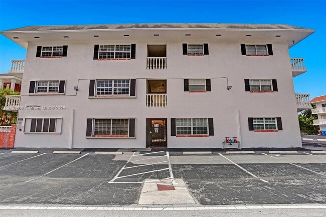 Foto del edificio - 2500 NE 9th St