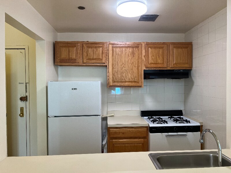 6120 Woodside Ave Unit 1K, woodside, NY 11377 Condo for Rent in