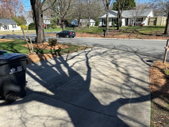 Two car driveway - 2428 Birnen Dr