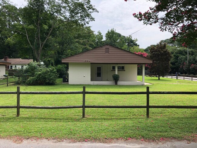 Building Photo - 5600 Shorewood Ln