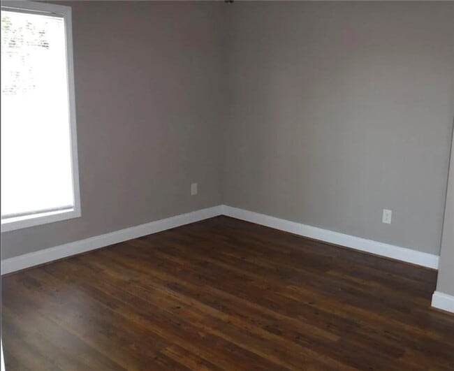 Building Photo - 308 S Poplar St