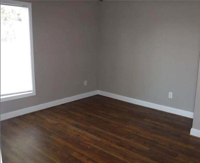 Foto del edificio - 308 S Poplar St