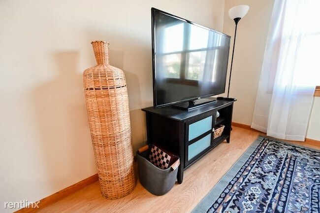 Foto del edificio - 4 br, 2 bath House - 600 Village Avenue