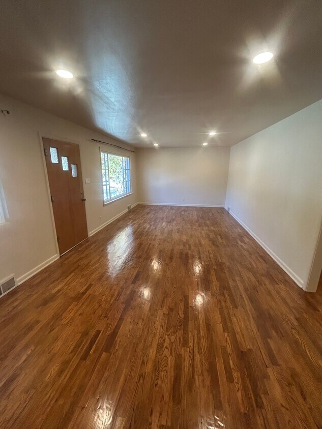 Foto del edificio - 1835 S Jefferson St