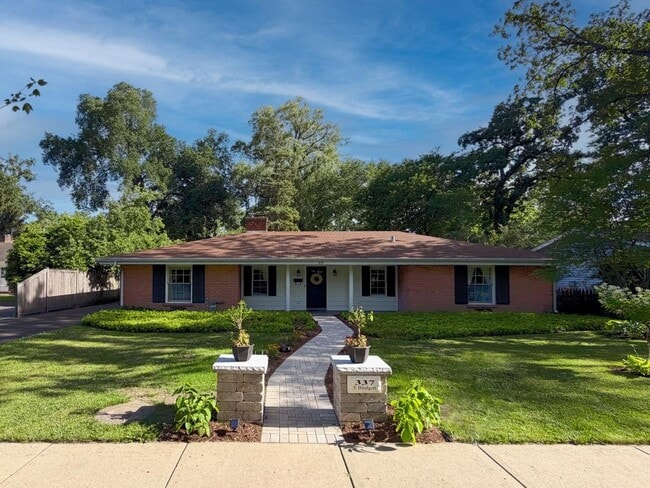 Building Photo - 337 E Blodgett Ave