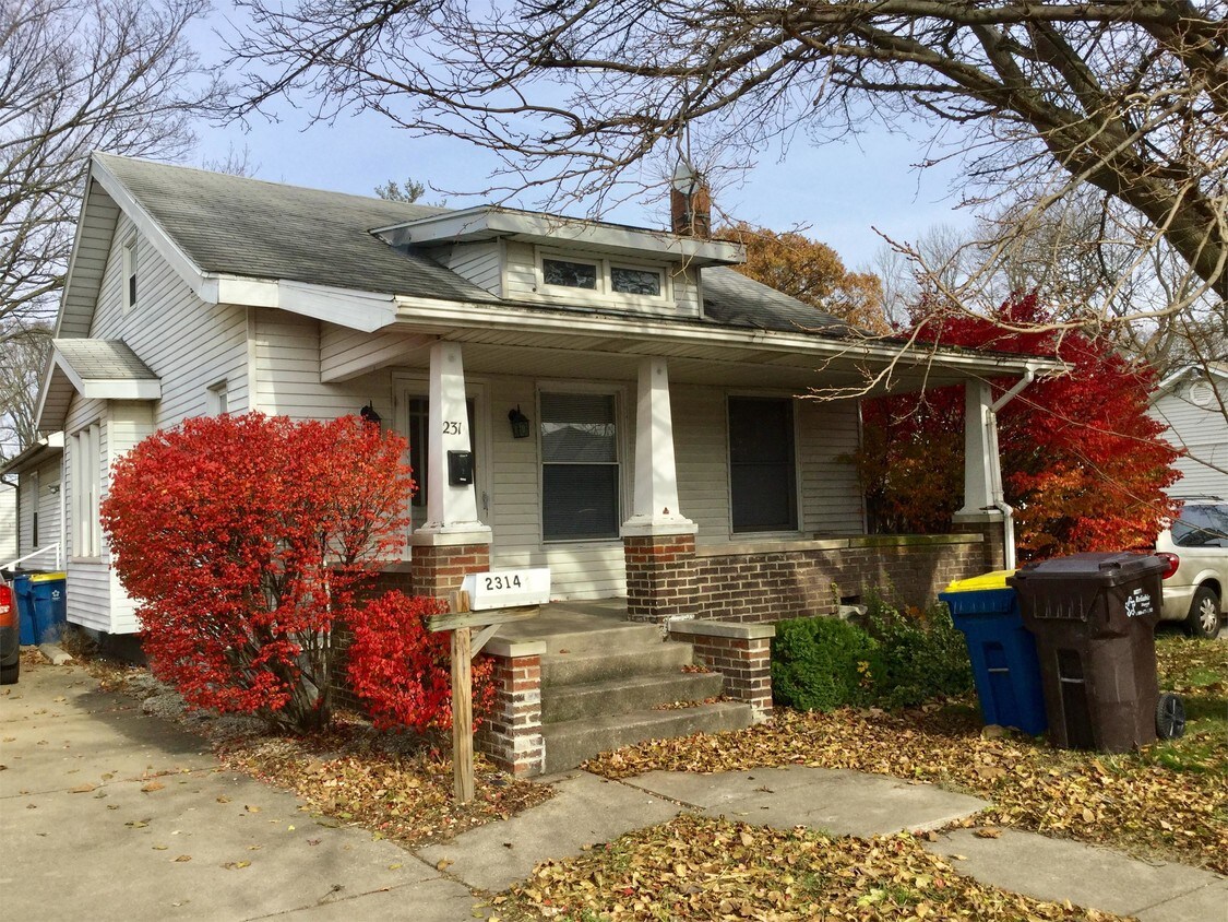 Primary Photo - 2314 Lincolnway E