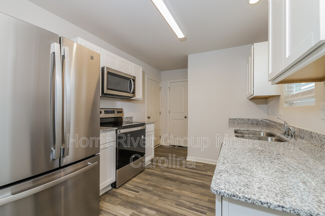 Building Photo - 704 Quail Ln