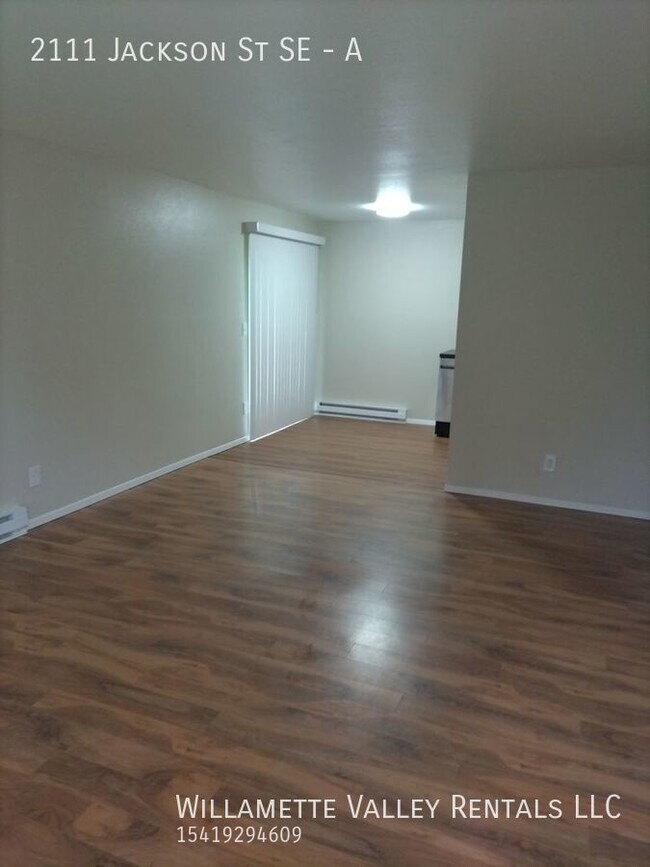 Building Photo - Unit available in Albany