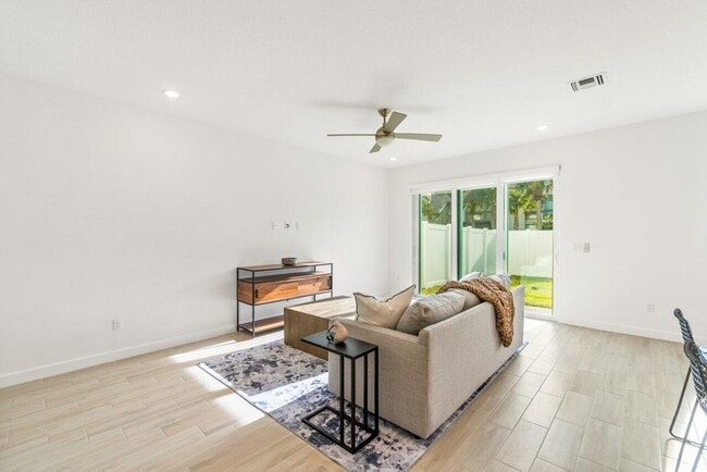 Building Photo - 5661 Stradella Dr