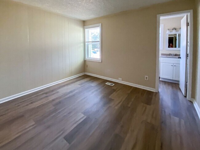 Building Photo - 413 A Yates Aly