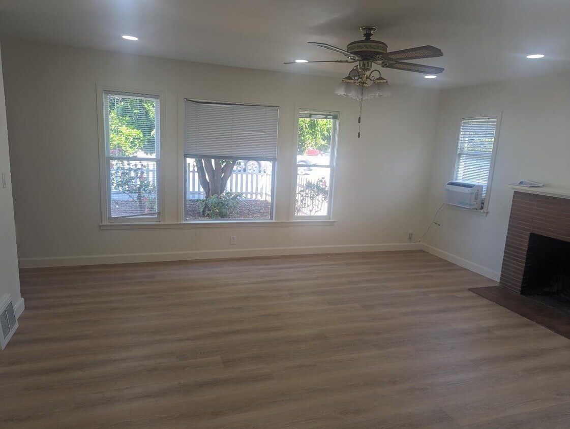 Foto principal - 485 S Fair Oaks Ave