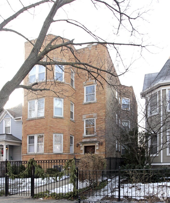 Building Photo - 1751 W Granville Ave