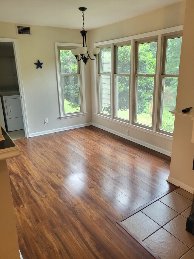 Dining area - 1111 Garden Ct Apartment