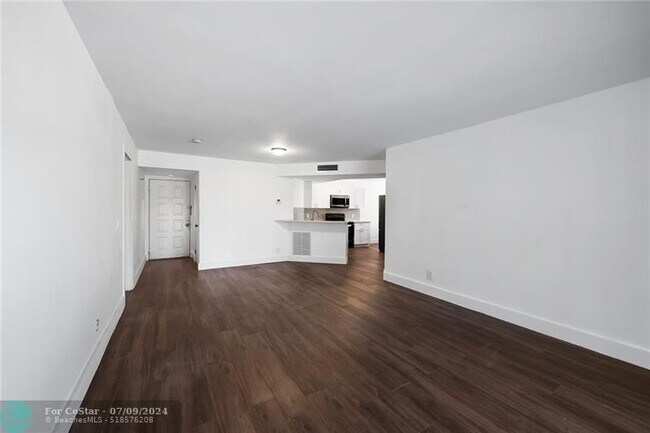 Building Photo - 8851 Wiles Rd