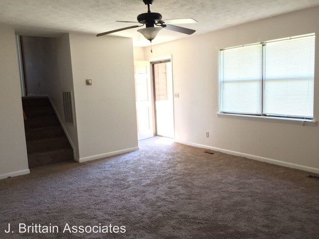Building Photo - 1515 Maple Dr