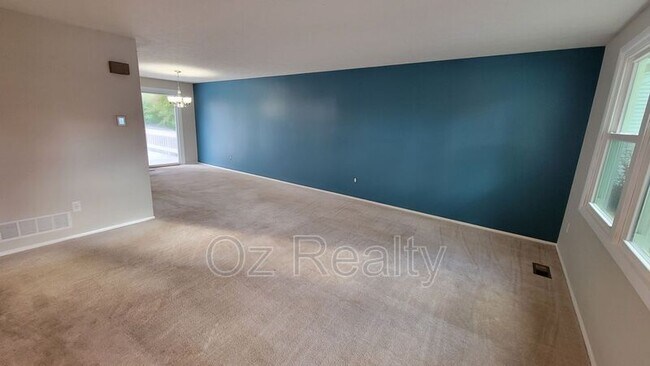 Building Photo - 3842 Farmbrook Dr