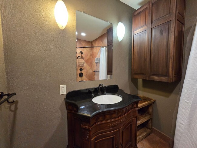 Building Photo - 1506-A Agua Fria St