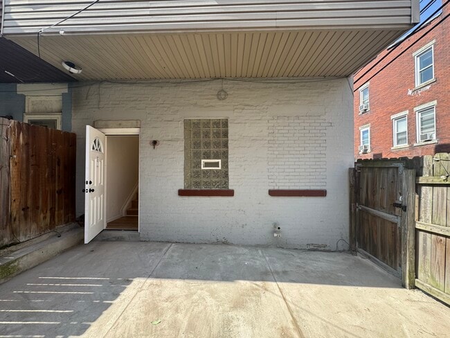 Building Photo - 3274 Ward St