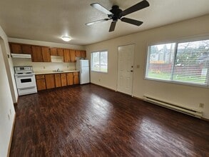 Building Photo - 2294 McKenzie Rd