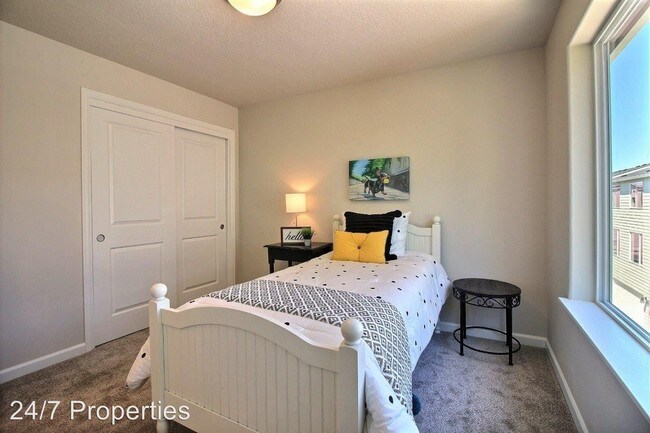 Building Photo - 4 br, 3.5 bath House - 16678 SW Barsotti St