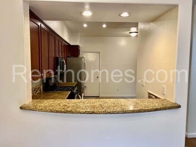 Foto del edificio - 10960 Creekbridge Pl