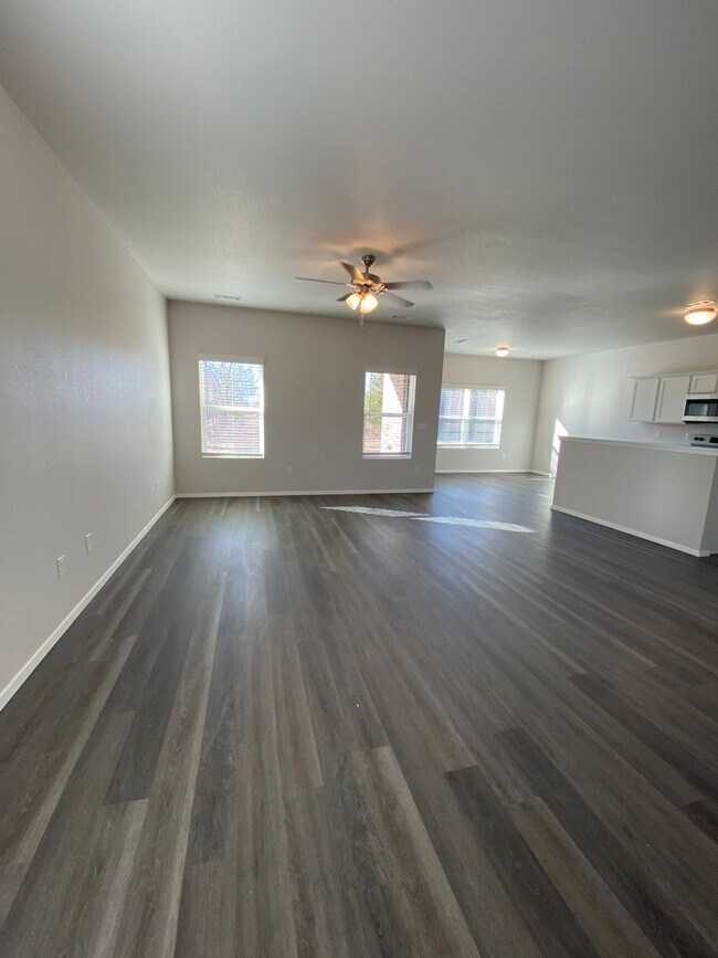 Foto del edificio - **Preleasing** NEW Three Bedroom | Two and a Half Bath Home in Farmington