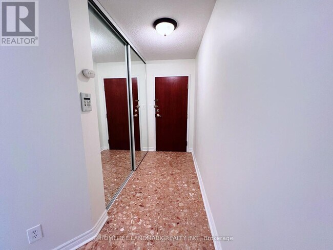 Photo du bâtiment - 18 Hillcrest Ave