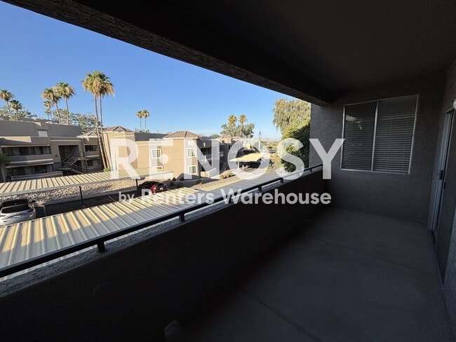 Building Photo - 1720 E Thunderbird Rd