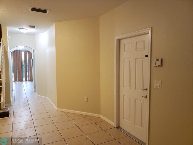 Building Photo - 2751 SW 120th Terrace