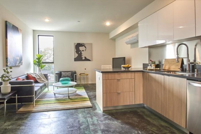 Building Photo - 2 bedroom in Los Angeles CA 90057