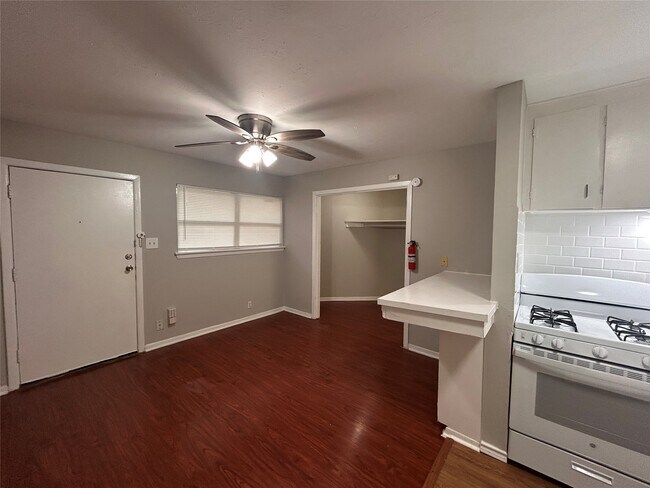 Foto del edificio - 8803 Timberside Dr