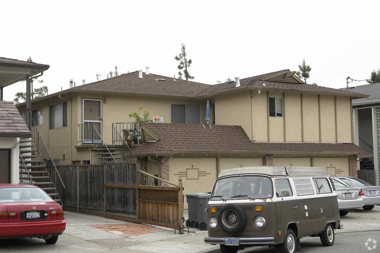 Building Photo - 3439 Redwood Ct