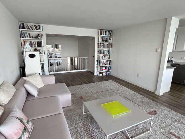 Building Photo - "Chic Lakeside Condo Retreat: 2-Bed, 1.5-B...