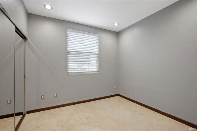 Building Photo - 52 Verdin Ln