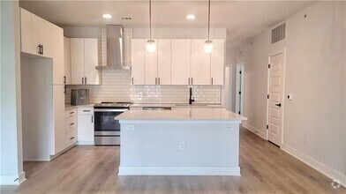 Building Photo - 3101 Govalle Ave