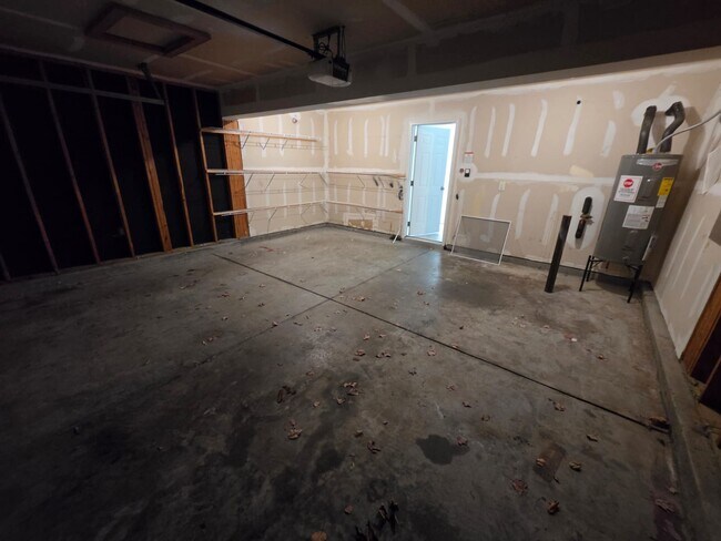 Building Photo - 2701 Buckleigh Dr