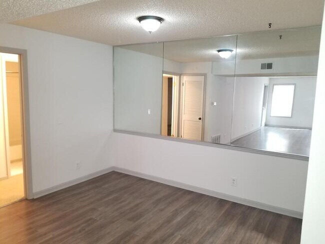 Foto del edificio - 577 Emory Oaks Way