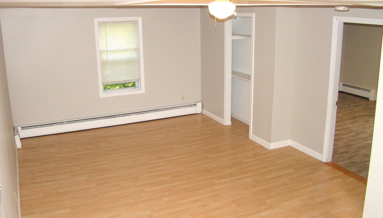 Primary Photo - 33 Norton St