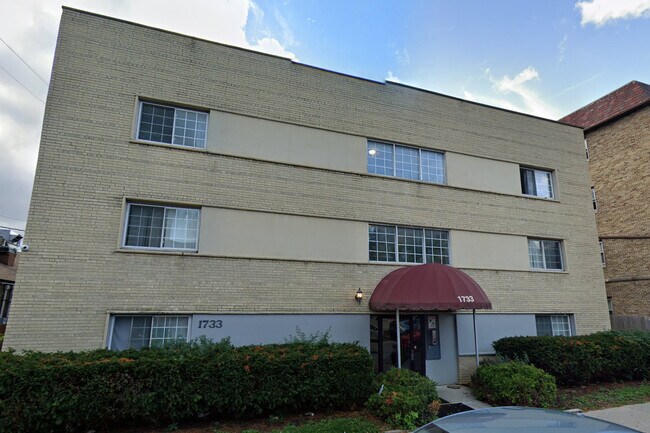 Foto del edificio - 1733 N Cambridge Ave