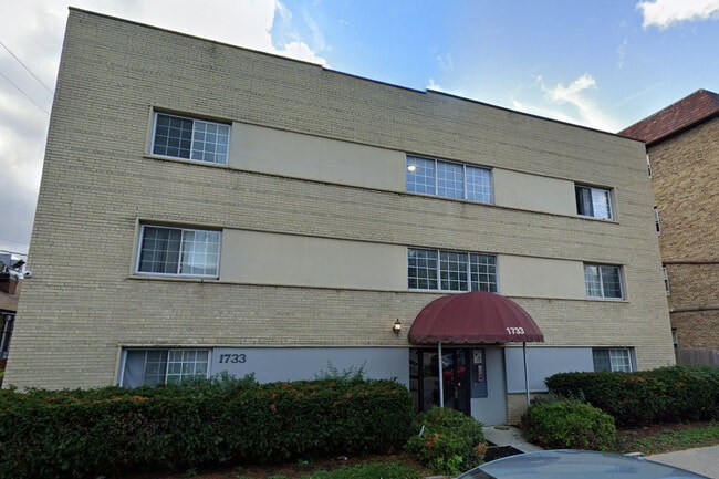 Building Photo - 1733 N Cambridge Ave