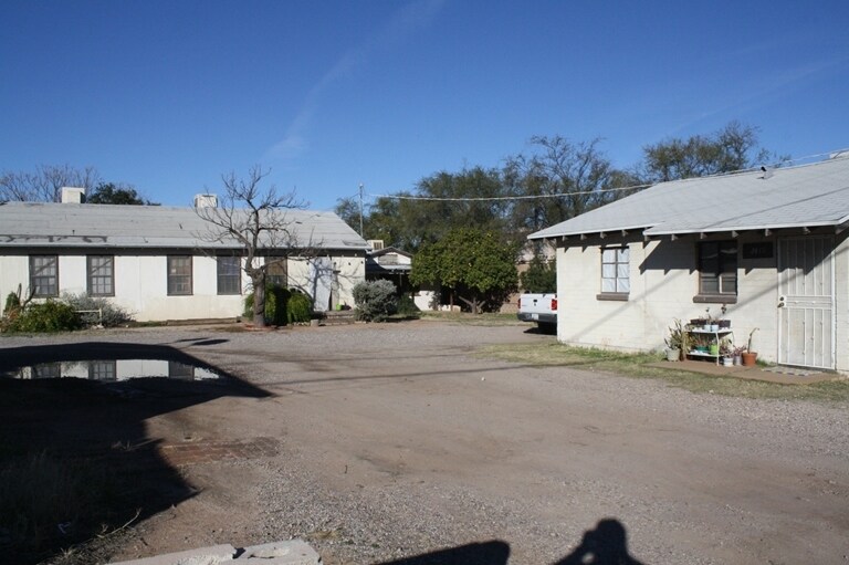Building Photo - 2475 N Alvernon Way