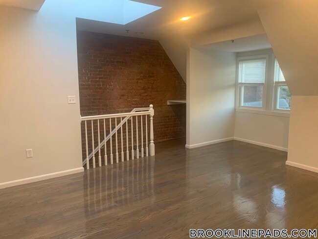 Building Photo - 1406 Beacon St