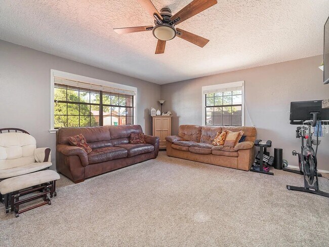 Foto del edificio - 2205 E 18th St